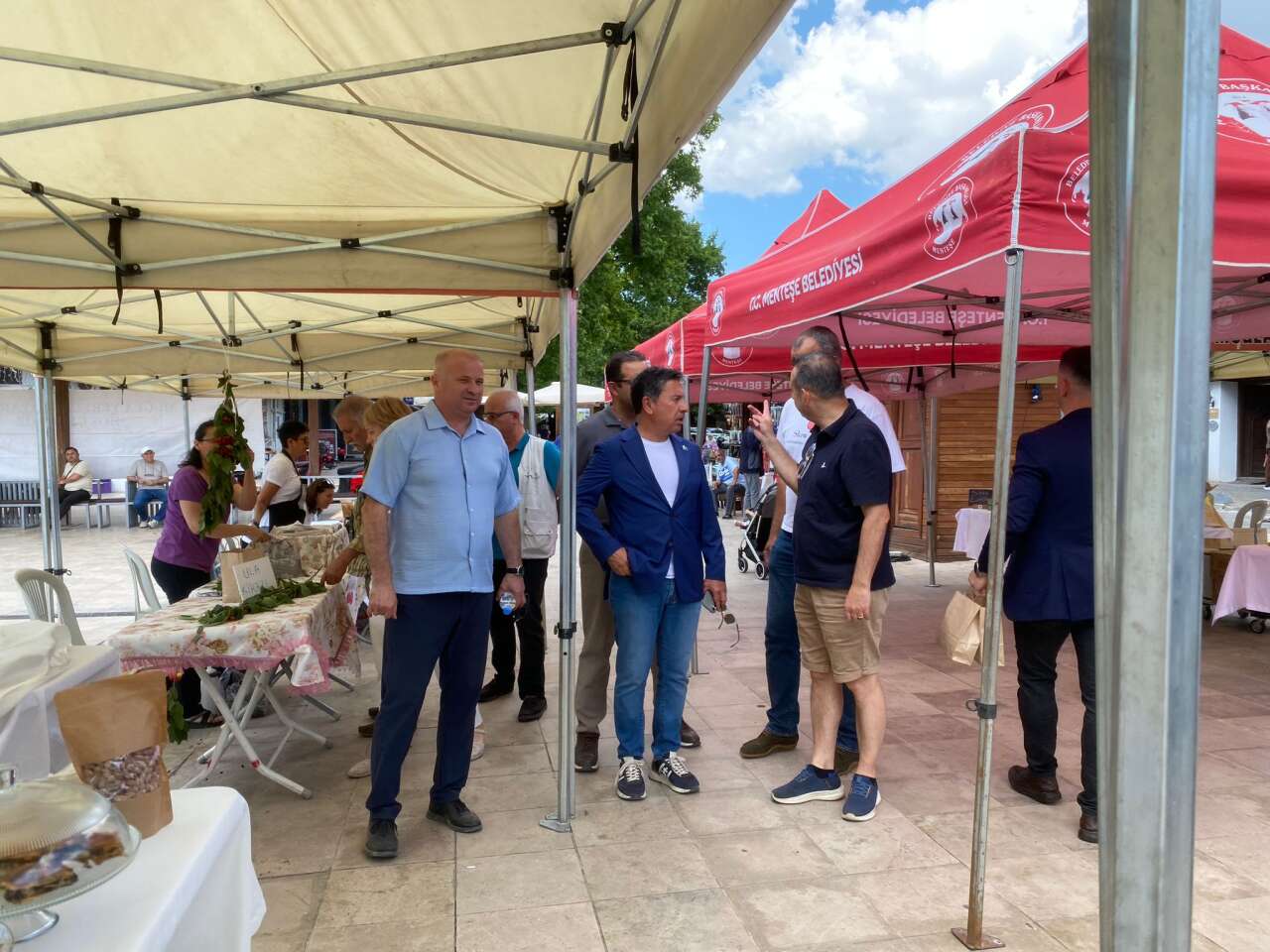Menteşe’de Yerel Üretime Büyük Destek: Ahmet Aras Pazarı Ziyaret Etti 2